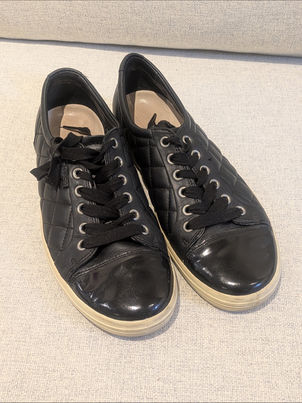 ECCO Black Quilted Leather Lace-Up Sneakers Cream Sole Women's Size 40 - Picture 2 of 9